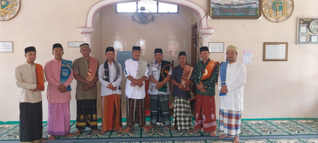 Poto Bersama Setelah Melaksanakan Sahalat Jumat Di Masjid Babusshalihin